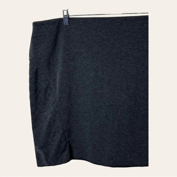 0238. SIMPLY VERA WANG MINI SKIRT GRAY IN COLOR SIZE X-LARGE - Picture 3 of 7